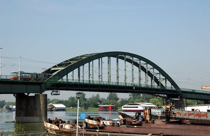 Žena(65) skočila sa Savskog mosta