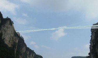  Grade most od stakla iznad provalije duboke 400 metara!?