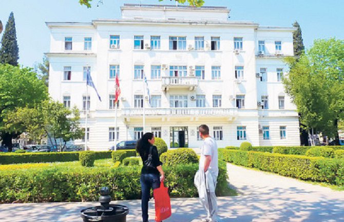 Lekić neće pa mora Vlada