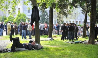 Policija tražila od radnika Metalca da se udalje od zgrade Vlade