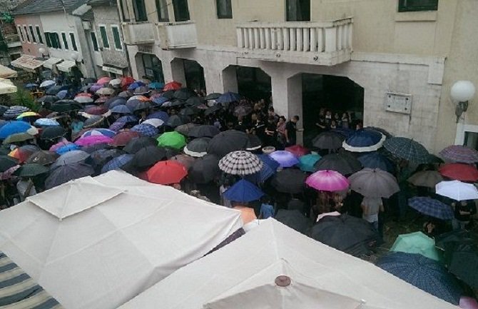 Hapšenje Baošića, ili blokada HN!