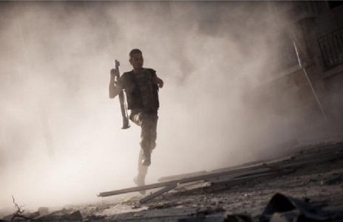 SAD vazdušnim napadima gađa položaje IDIL-a u Siriji