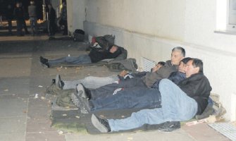 Metalci gladuju ispred Vlade, neće ni Hitnu