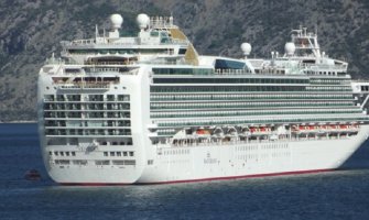 Kruzer sa više od 3.000 turista uplovio u Kotor