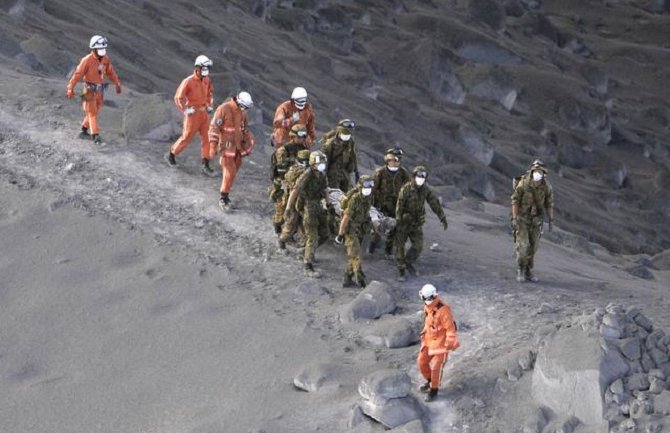 Japan: Proradio vulkan, 30 mrtvih