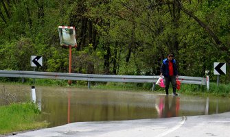 Poplavljene njive u čačanskim selima