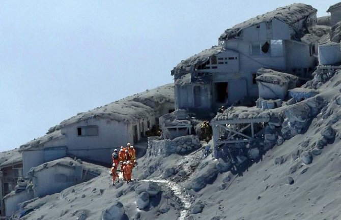 Prekinuto spasavanje zbog erupcije