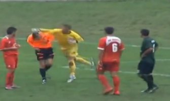 Bosanski golman pokušao da udari sudiju (VIDEO)