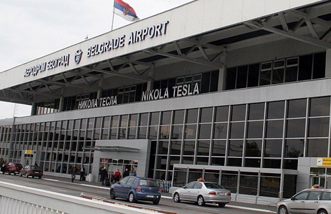  Drama na beogradskom aerodromu: Crnogorac pokušao sebi da prereže vrat!