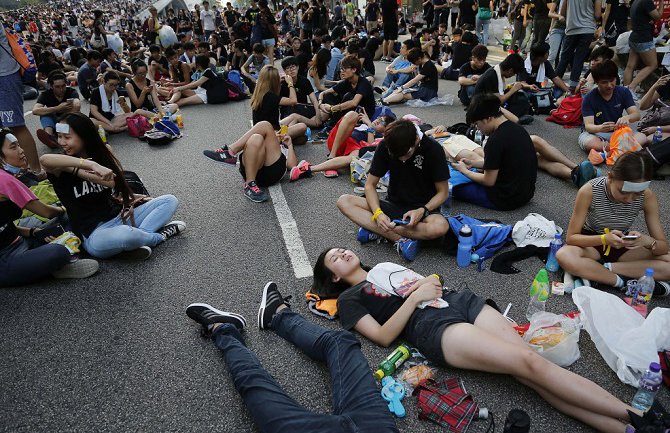 Demonstranti u postavili barikadu u tunelu