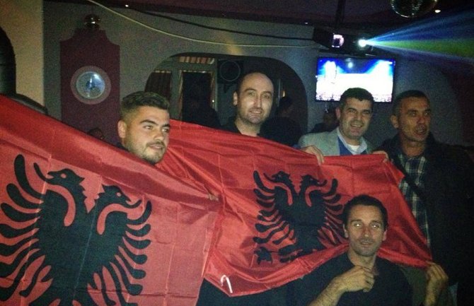 Albanci slavili u Ulcinju, Plavu i Tuzima