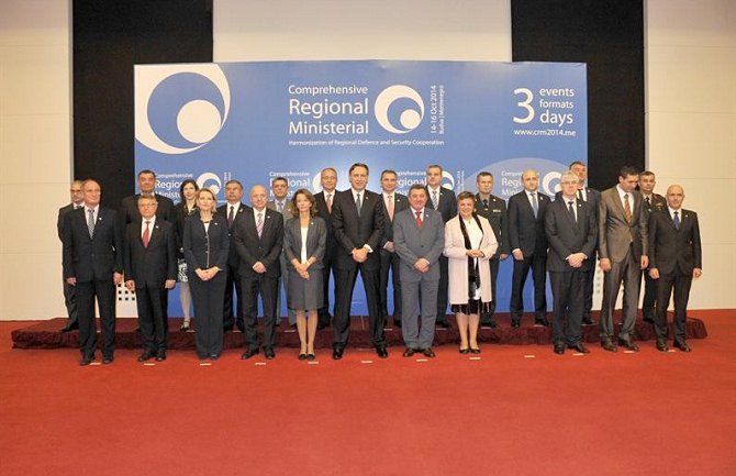 NATO nam garantuje mir