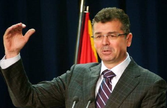 Blagi rast prihoda, broja turista i noćenja