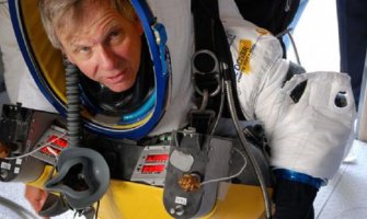 Direktor Gugla skočio sa skoro 42 km i oborio Baumgartnerov rekord!