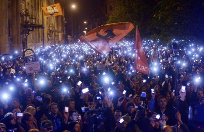 Protest 100.000 Mađara zbog poreza na internet usluge