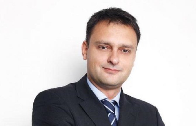 Napadači metalnim šipkama povrijedili direktora NLB banke