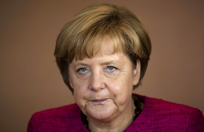 Ništa sumnjivo u paketu ispred kancelarije Angele Merkel