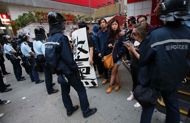 Novi sukobi demonstranata i policije