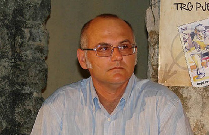 Amfilohijev cilj u Crnoj Gori je da ujedini prijesto i oltar, a da on sublimira te dvije moći