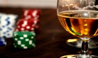 Maloljetnici i kockali i pili alkohol