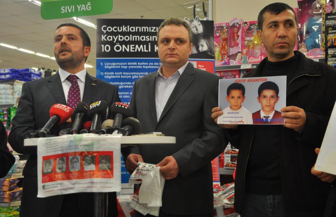 Tri miliona plastičnih kesa s fotografijama nestale djece