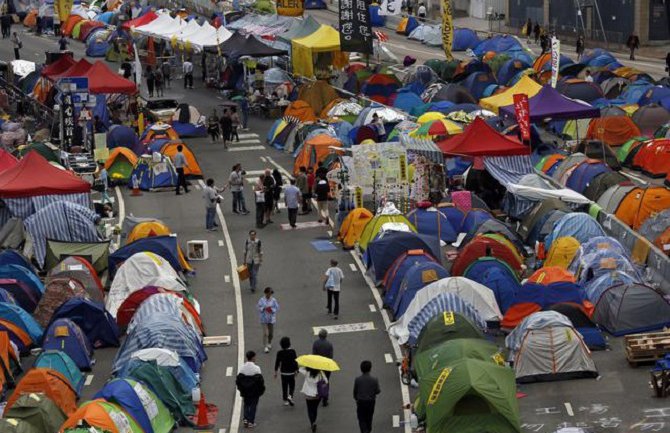 Demonstranti idu u Kinu