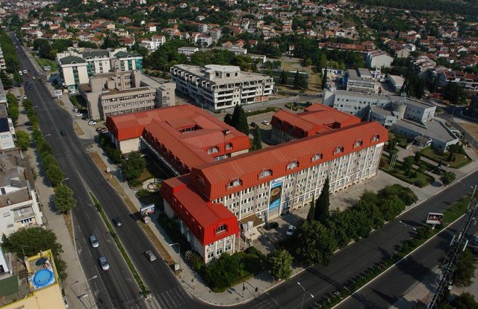 Zbog smjene Radovića kompletna uprava Ekonomskog fakulteta podnijela ostavke