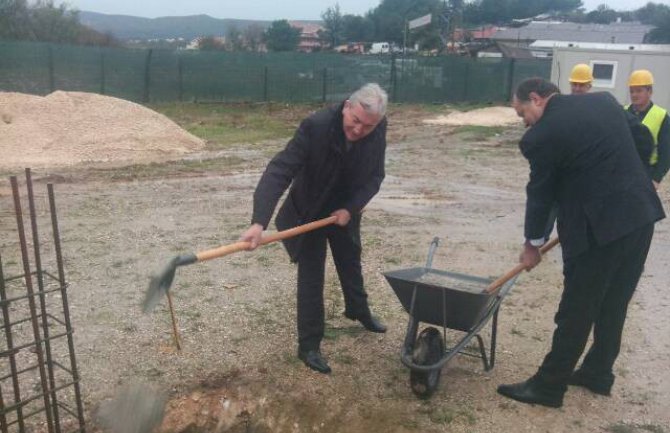 Tivat: Položen kamen temeljac za autobusku stanicu