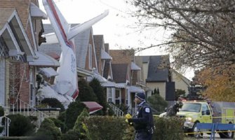 Teretni avion se srušio u spavaću sobu, pilot poginuo
