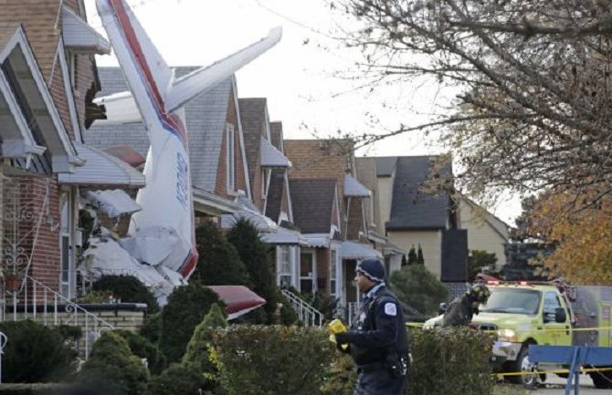 Teretni avion se srušio u spavaću sobu, pilot poginuo