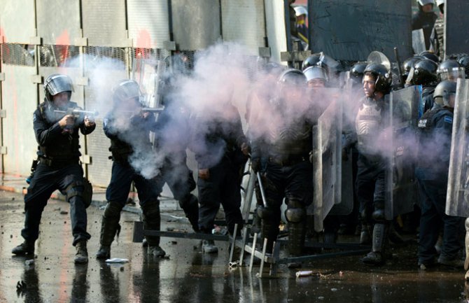 Sukob demonstranata i policije zbog nestalih studenata