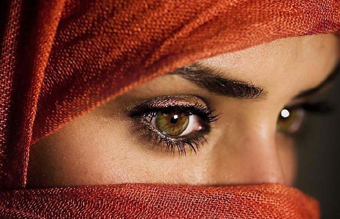 NI MAKAC: Žene sa lijepim očima moraće da nose veo preko cijele glave