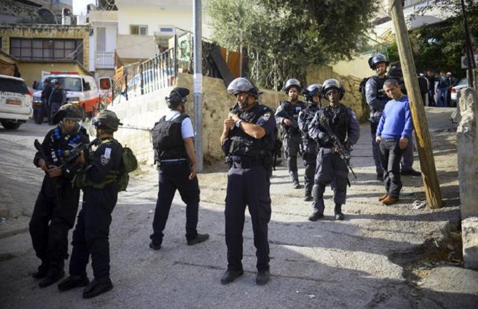 Arapin nožem napao Jevrejina