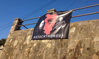 Zastava Velike Albanije u Tuzima