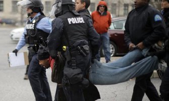 Crni mladić pronađen mrtav