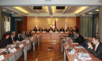 Omogućiti slobodan protok radne snage između država regiona