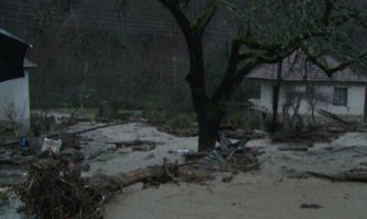 Bijelo Polje: Voda prijeti kućama (FOTO)