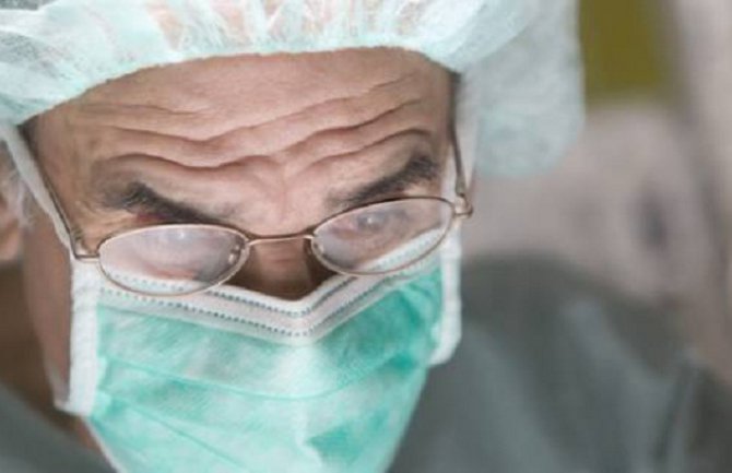 Oslijepilo 15 osoba  poslije besplatne operacije