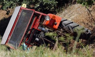 Žabljak: Muškarac nastradao prilikom prevrtanja traktora