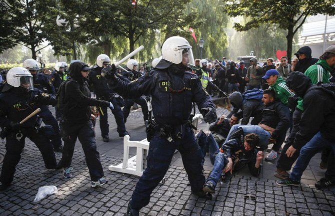 Sukobi policije i izgrednika u  Stokholmu