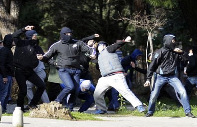 Napad na učenike, 5 povrijeđeno