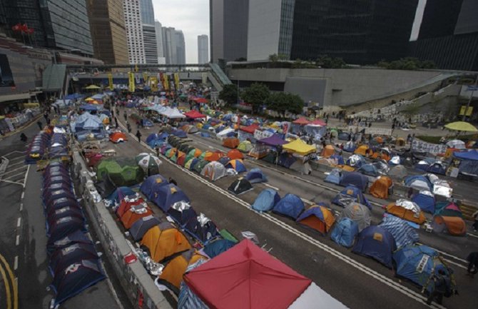 Ispred vlade u Hong Kongu samo najuporniji: Ostaju dok ih ne rastjeraju