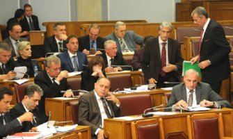 CDT: Jasno da partije treba da dobiju novac, ali su usvojeni iznosi neprihvatljivi