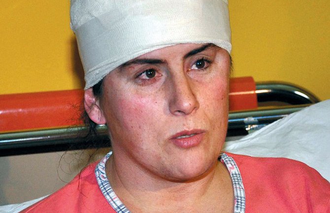 Pet osoba kažnjeno zatvorom  do 15 mjeseci za napad na novinarku