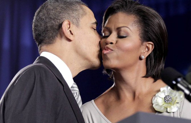 Obama ne zna šta da kupi ženi za Božić