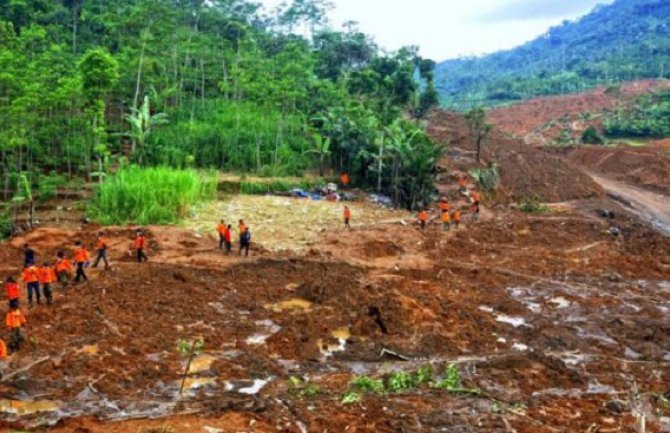 Klizišta usmrtila najmanje 79, traga se za još 29 nestalih osoba