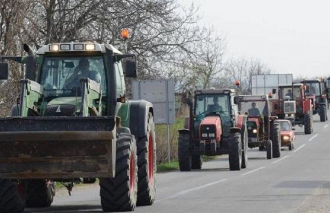 Brisel: Poljoprivrednici traktorima blokirali ulice