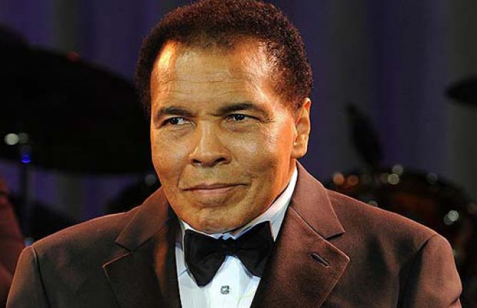 Muhamed Ali u bolnici zbog upale pluća