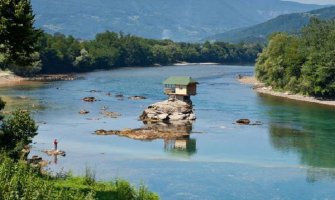 Svijet se ponovo zaljubio u kućicu na Drini