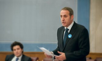 Popović: Povećati plate javnom sektoru 5 %